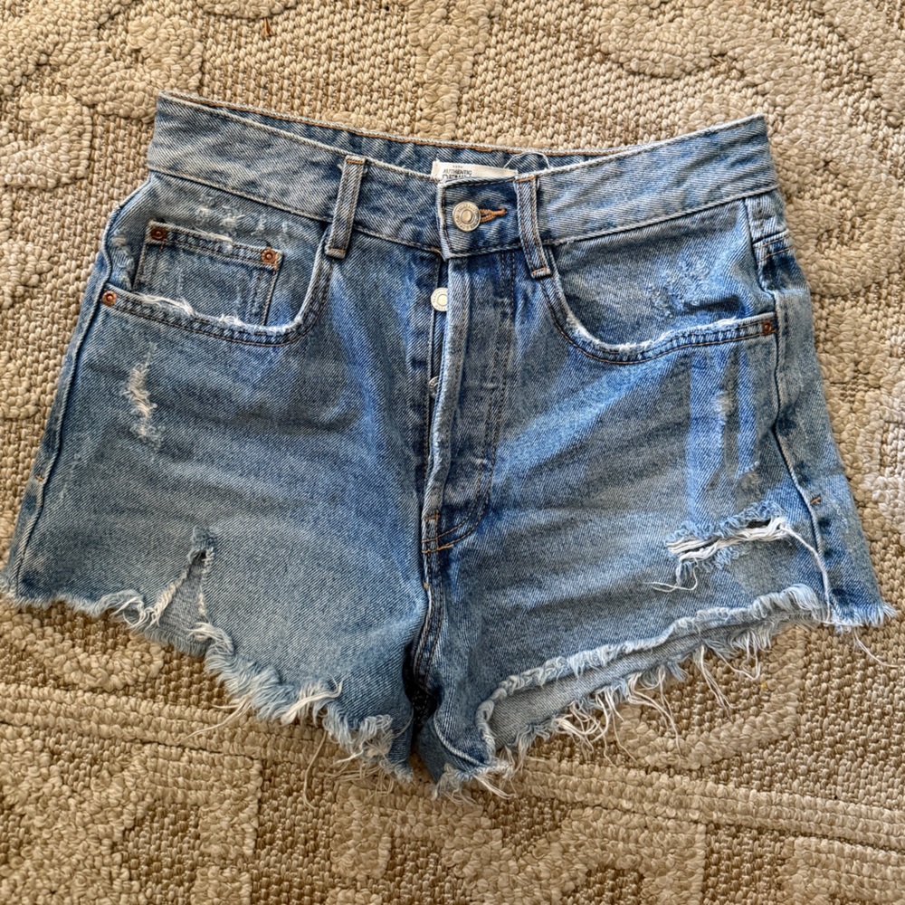 Women’s authentic denim TRF jeans Jean shorts button fly Sz 2